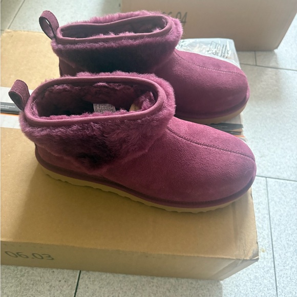 UGG Ultra Snugscape Mini Boots - Picture 11 of 16